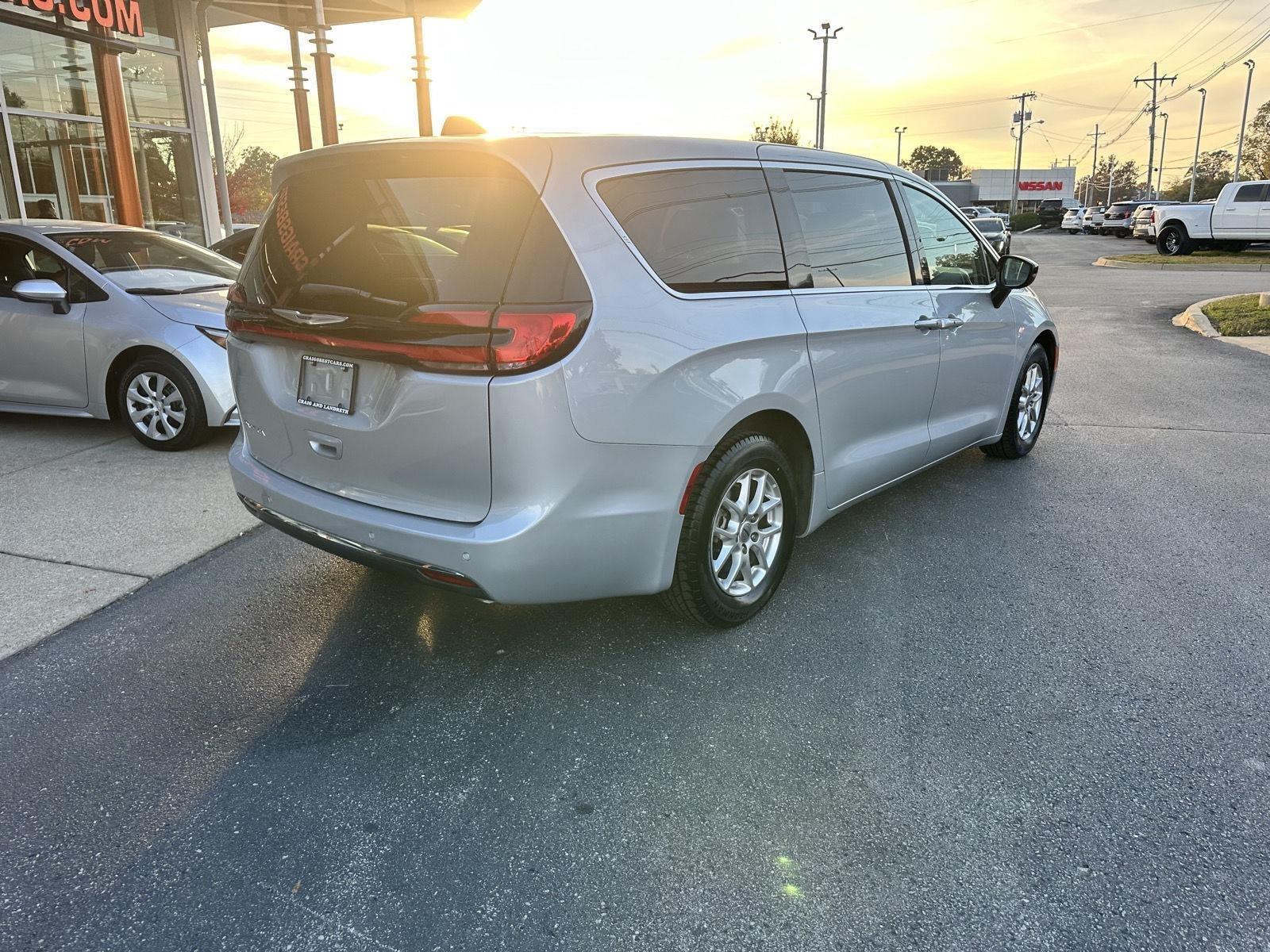 Chrysler Pacifica Touring L 2024