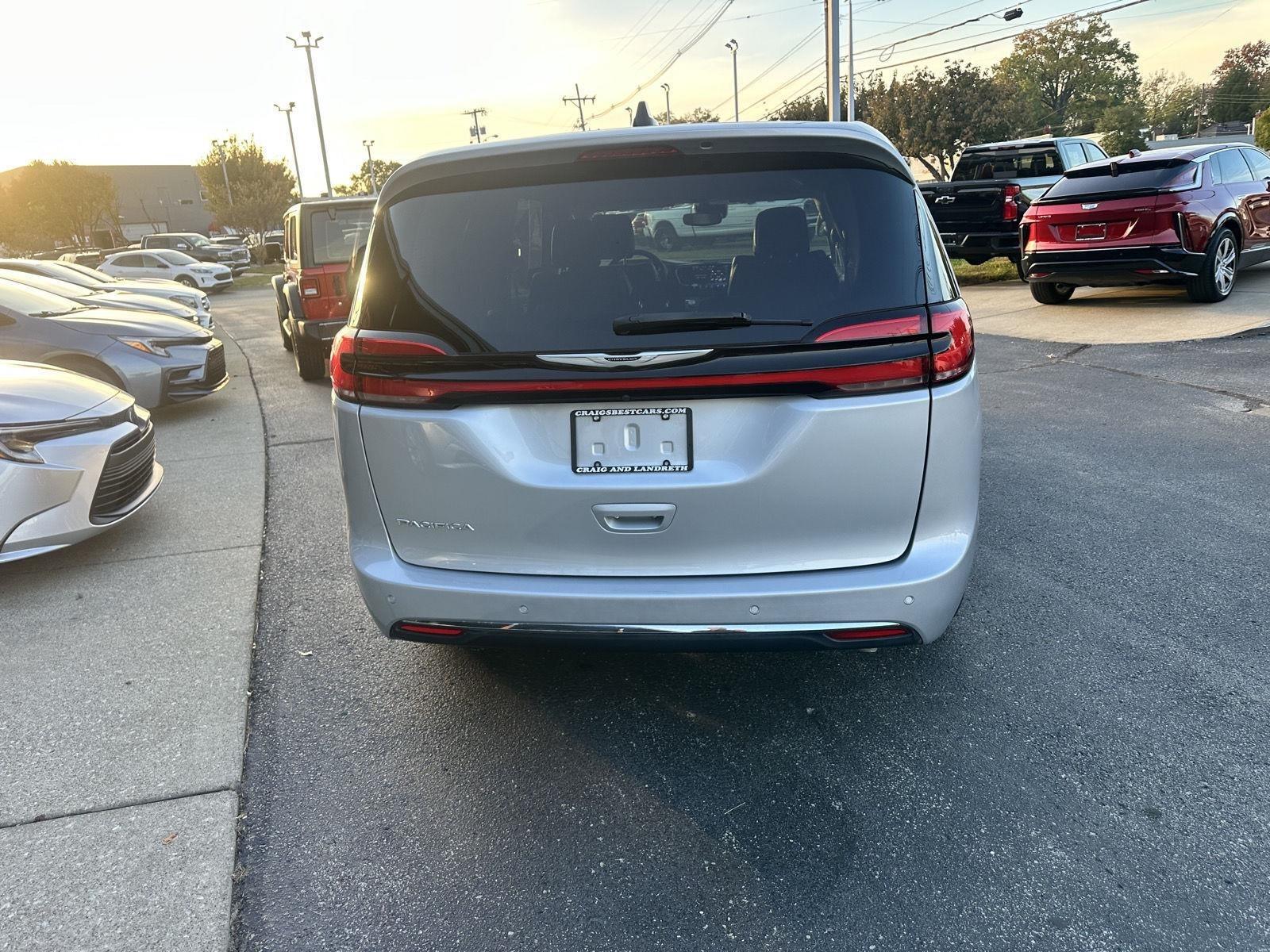 Chrysler Pacifica Touring L 2024