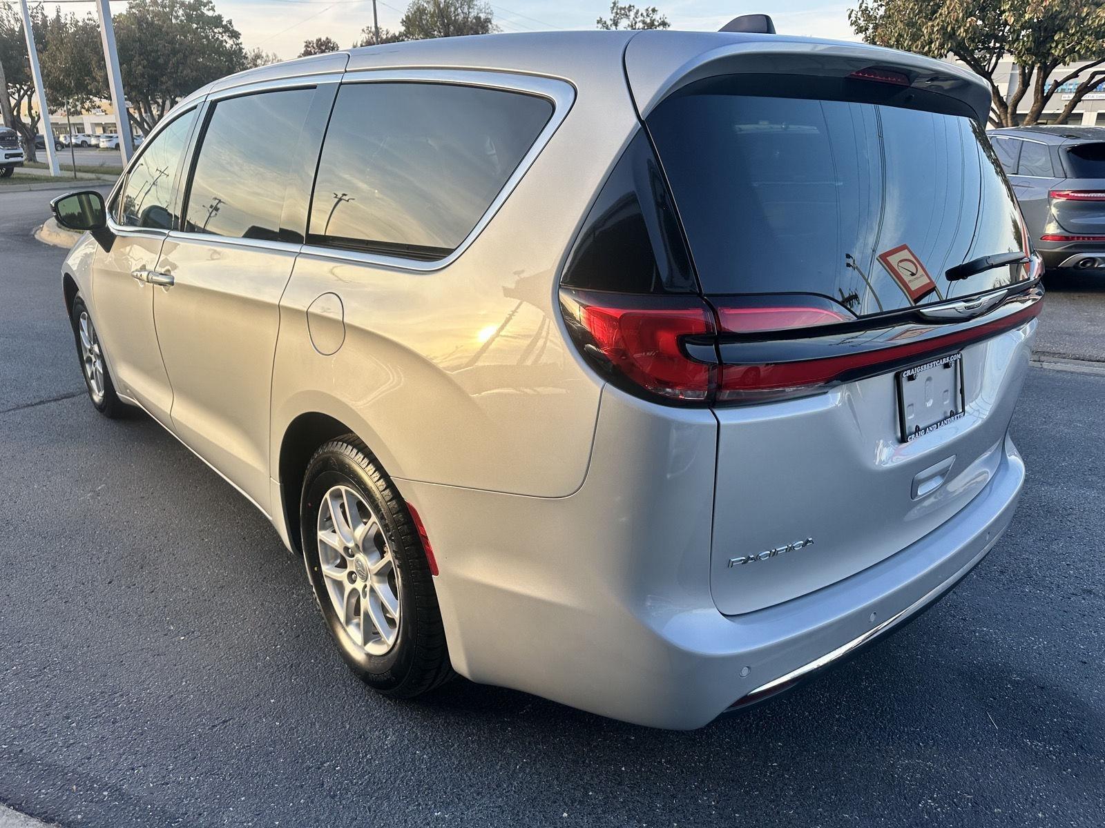 Chrysler Pacifica Touring L 2024