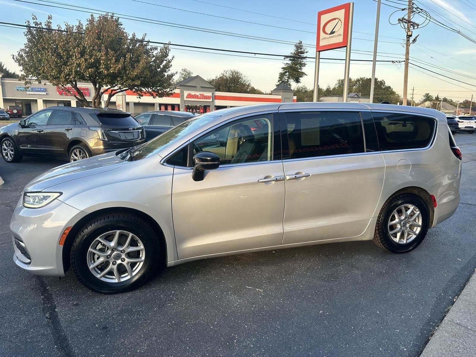 Chrysler Pacifica Touring L 2024