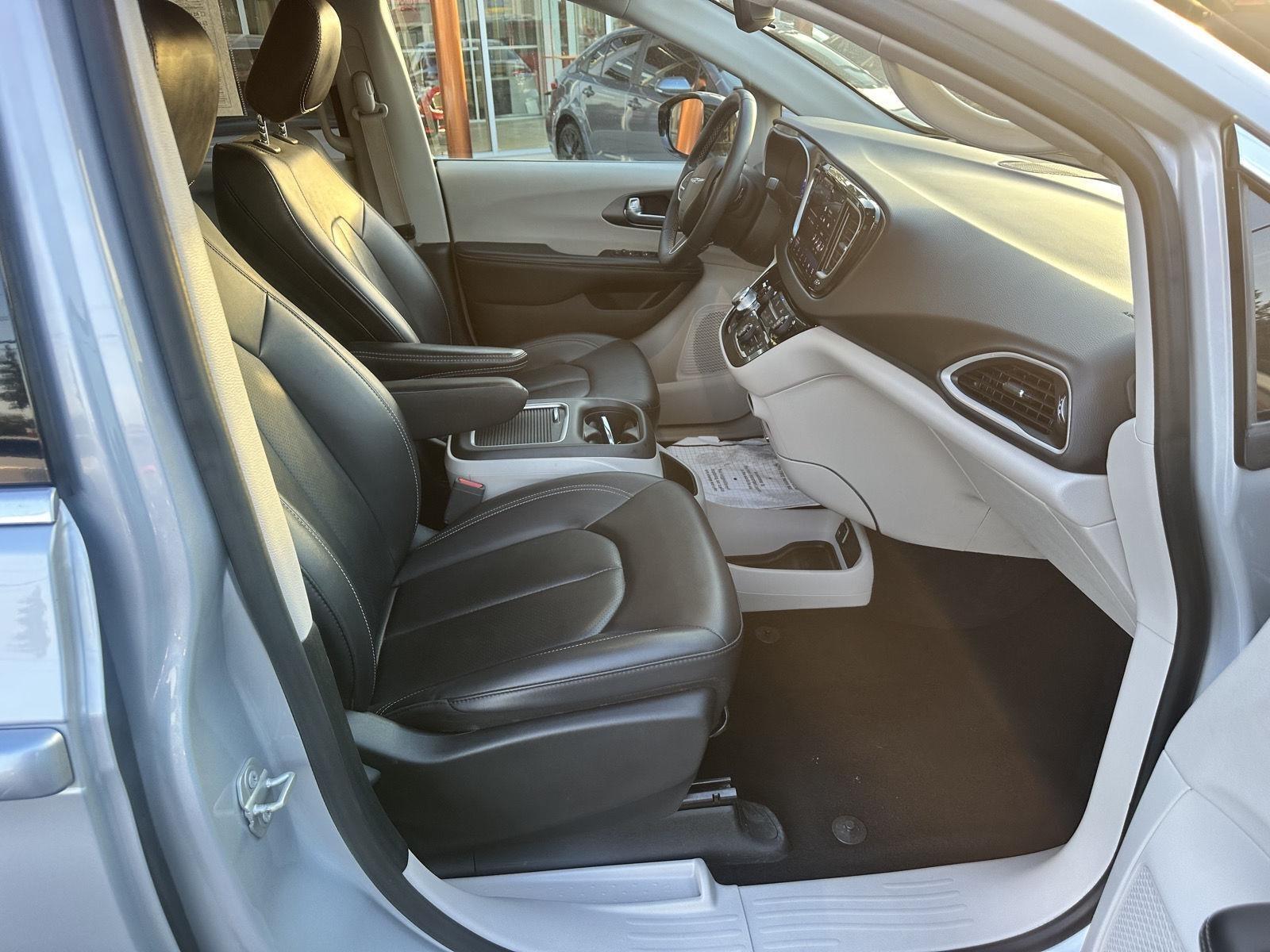 Chrysler Pacifica Touring L 2024