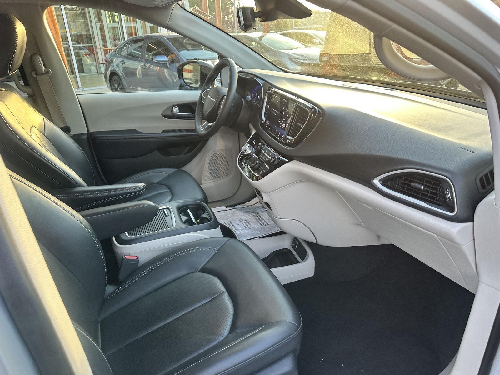 Chrysler Pacifica Touring L 2024