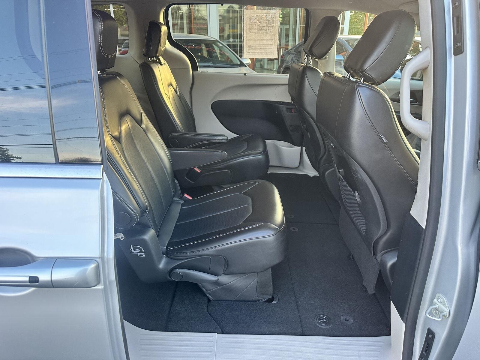 Chrysler Pacifica Touring L 2024