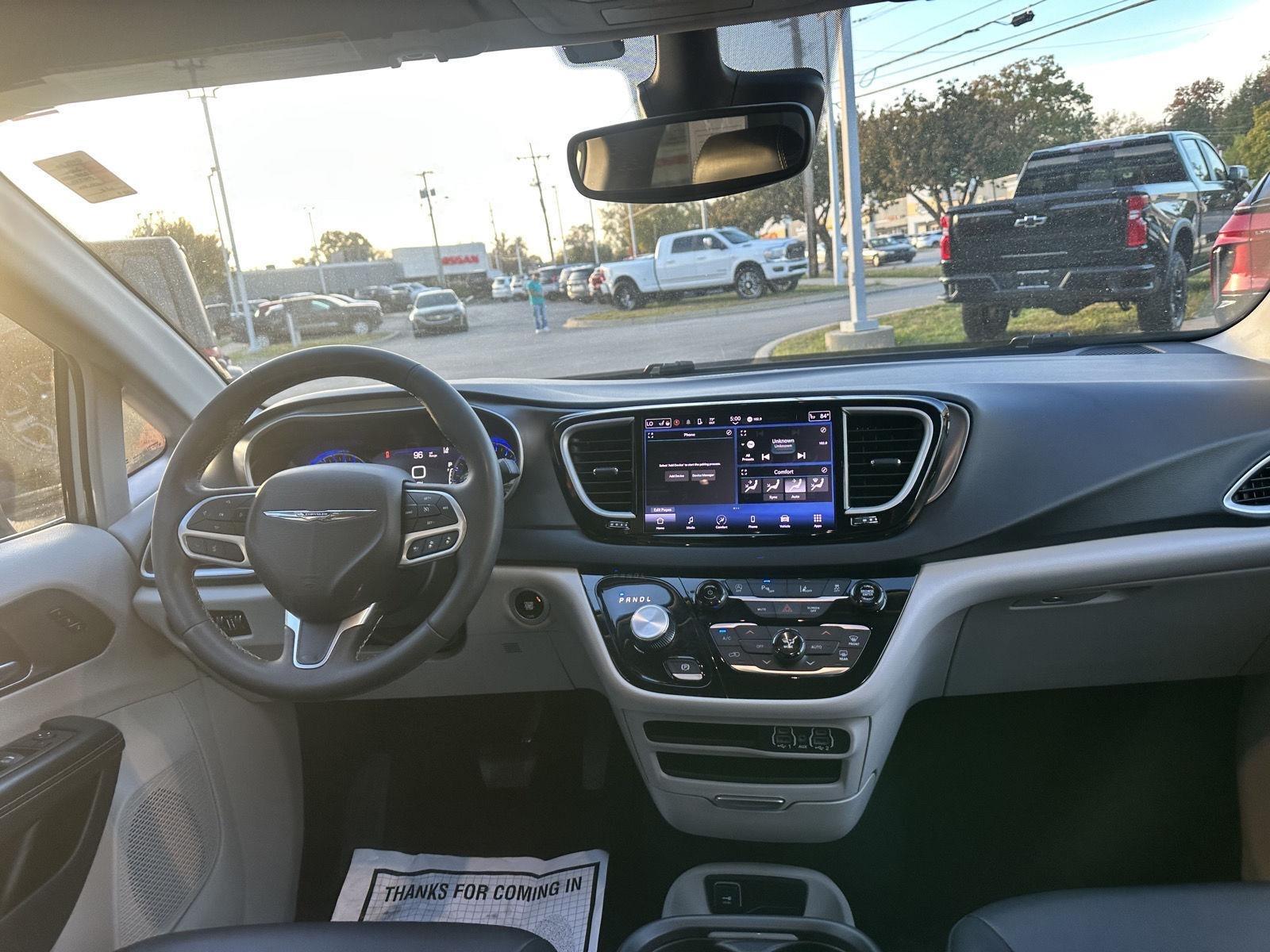 Chrysler Pacifica Touring L 2024