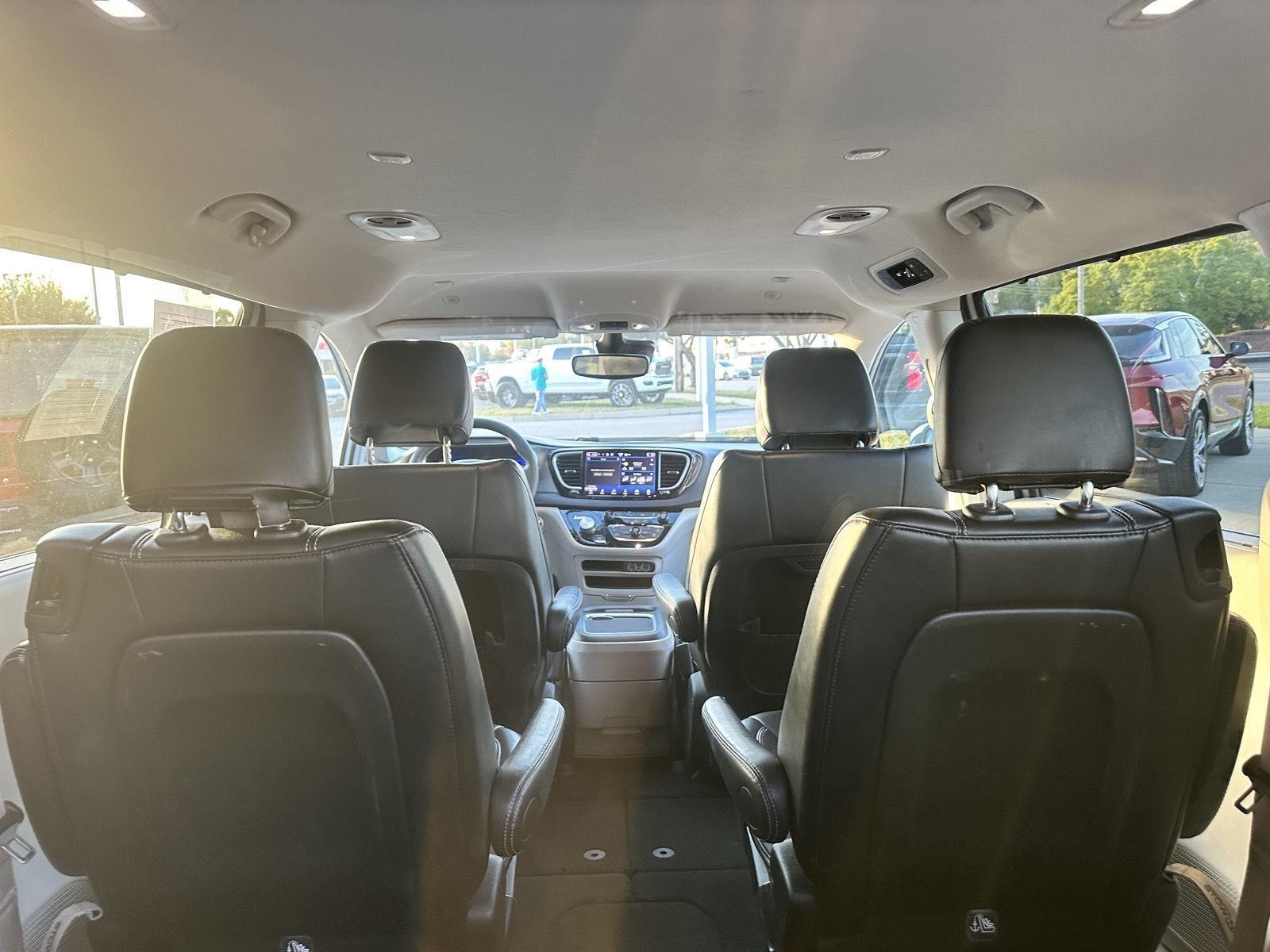 Chrysler Pacifica Touring L 2024