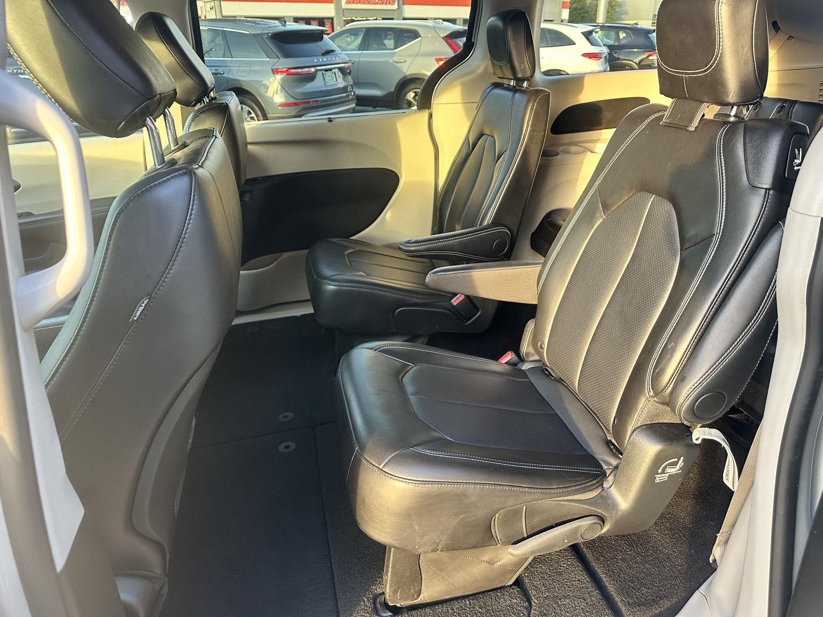 Chrysler Pacifica Touring L 2024