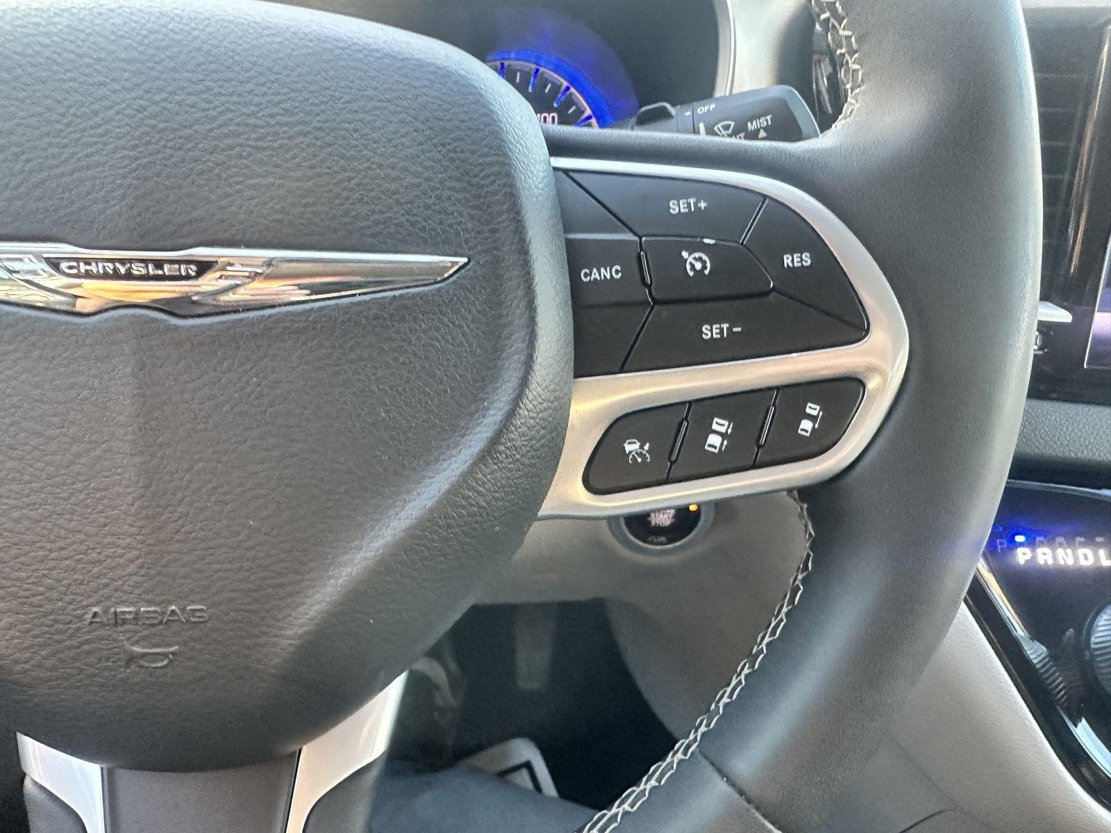 Chrysler Pacifica Touring L 2024