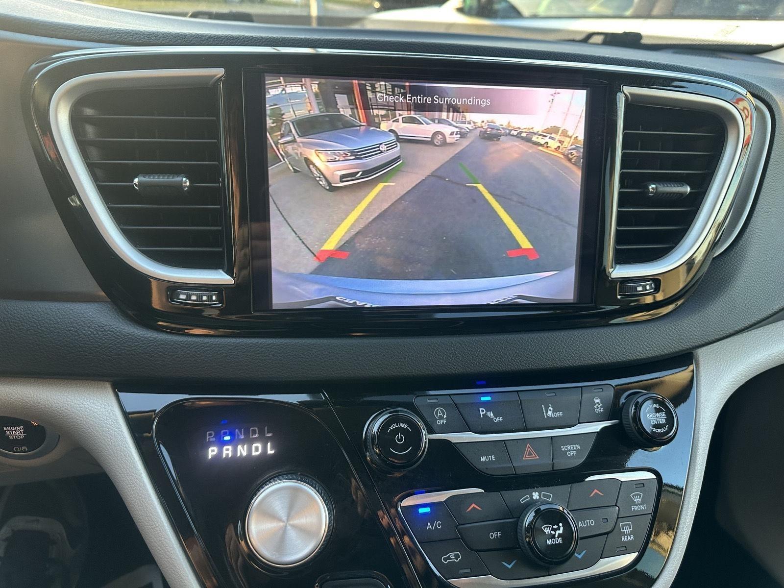 Chrysler Pacifica Touring L 2024