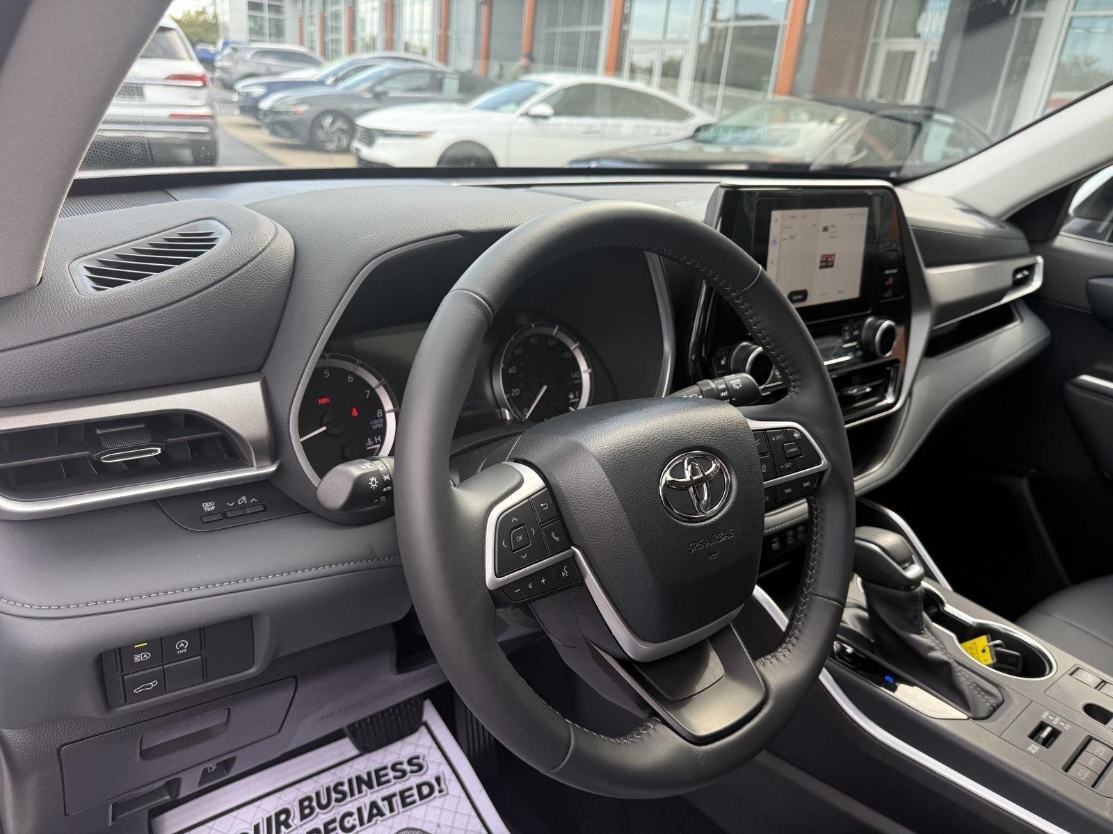 Toyota Highlander Limited AWD 2026