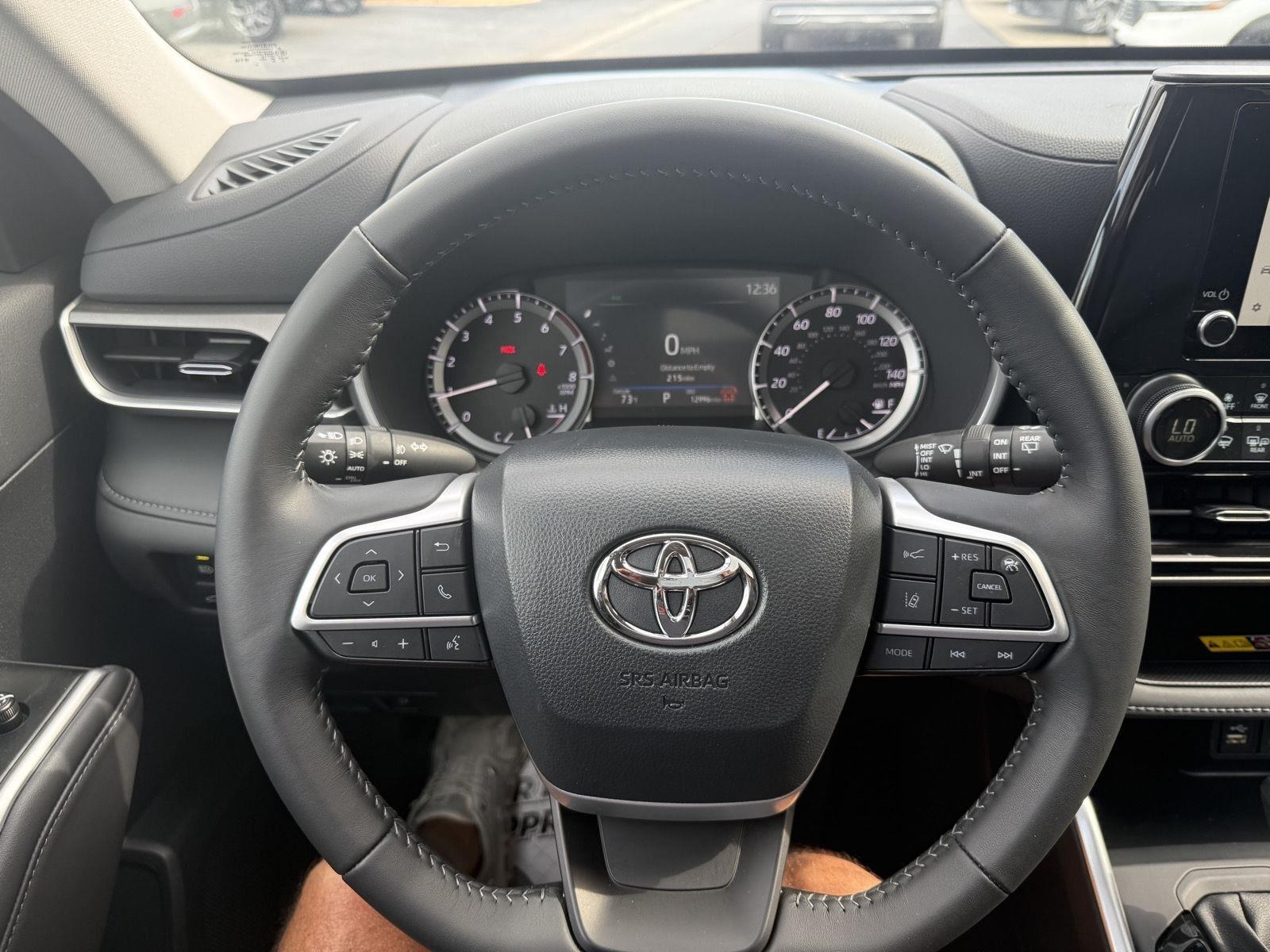 Toyota Highlander Limited AWD 2026
