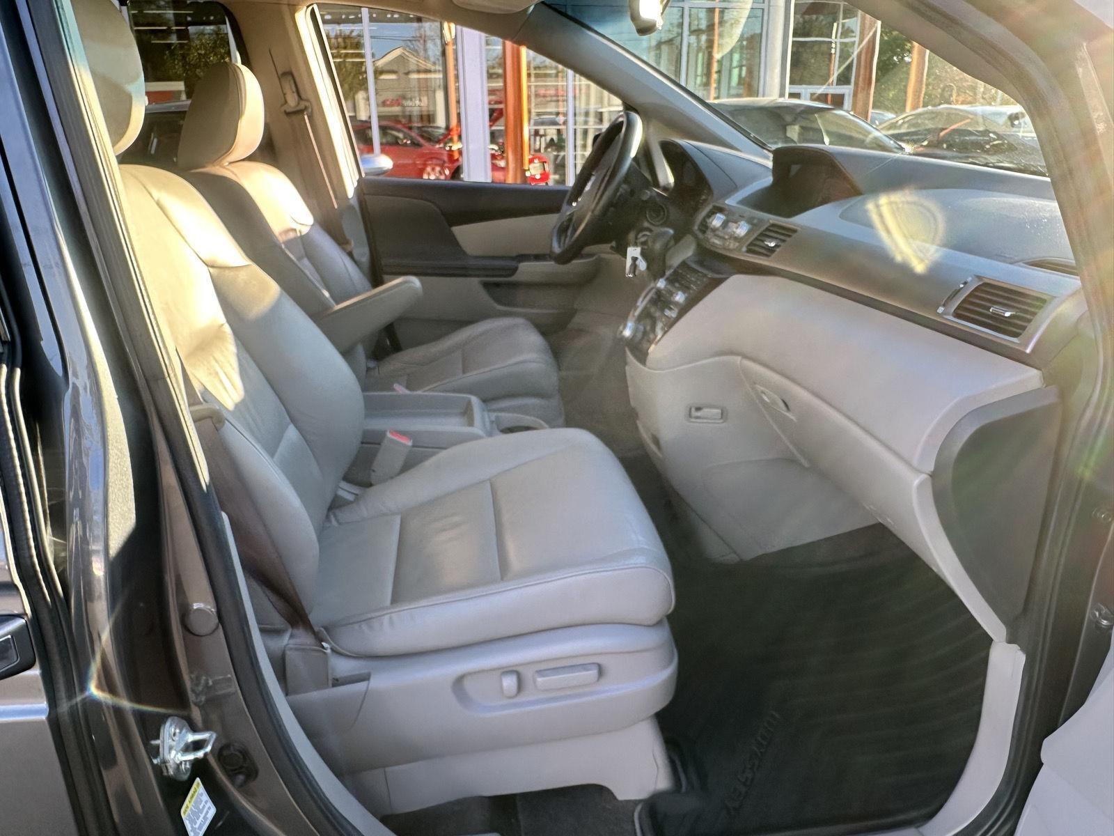 Honda Odyssey Touring Elite 2012