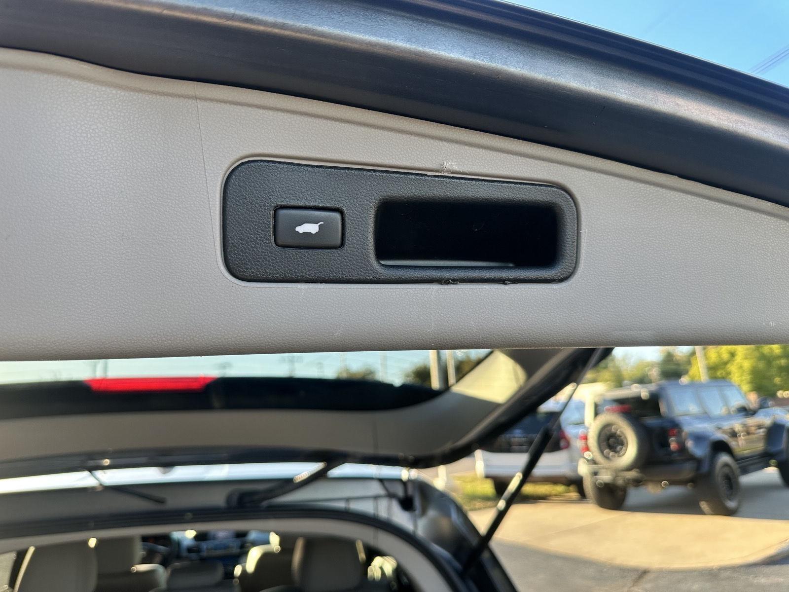 Honda Odyssey Touring Elite 2012