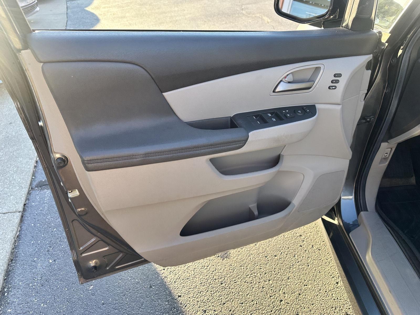 Honda Odyssey Touring Elite 2012