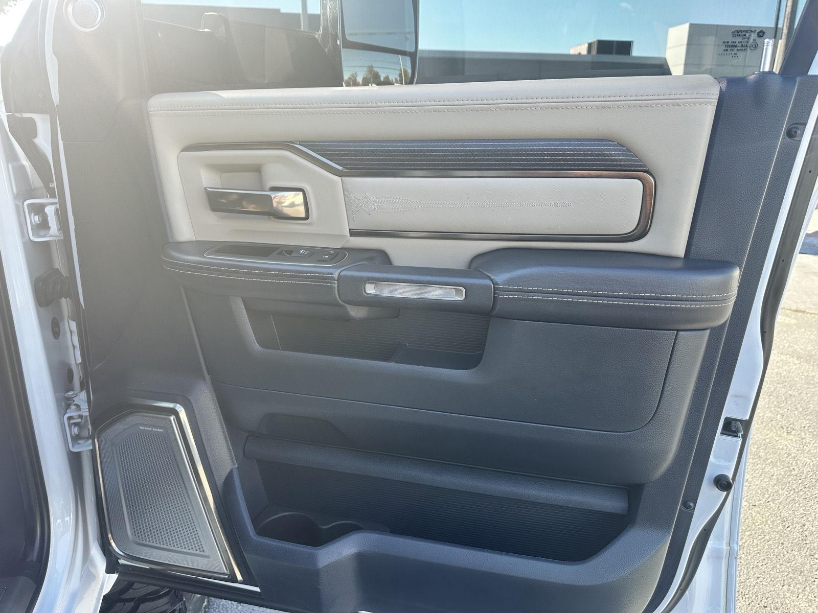 RAM 3500 Limited Mega Cab 4WD DRW 2020