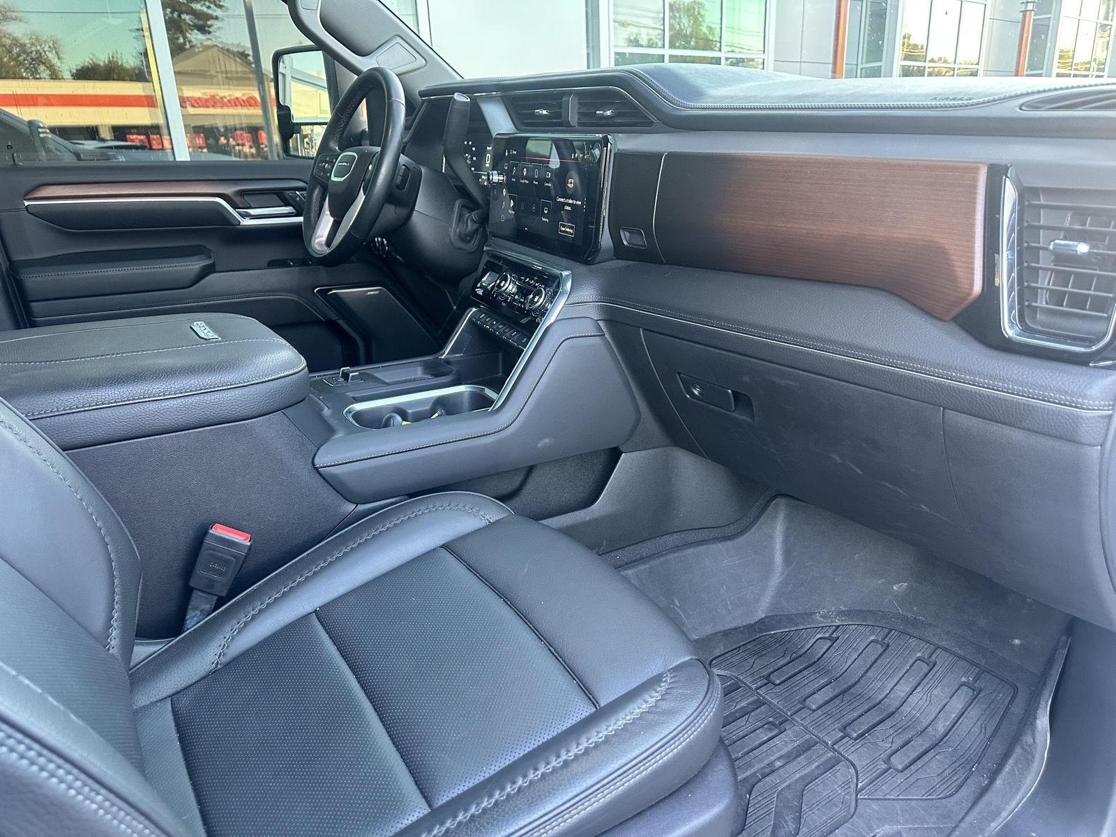 GMC Sierra 3500HD Denali Crew Cab 4WD 2024