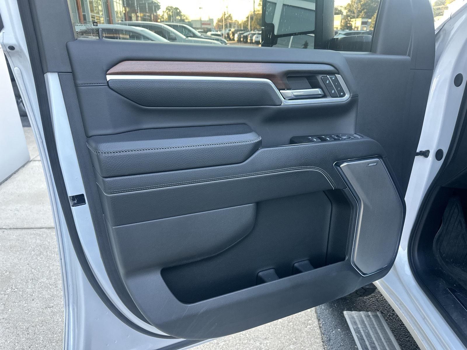 GMC Sierra 3500HD Denali Crew Cab 4WD 2024