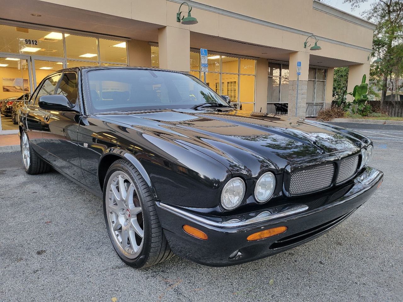 Jaguar XJ 4dr Sdn XJR 2002