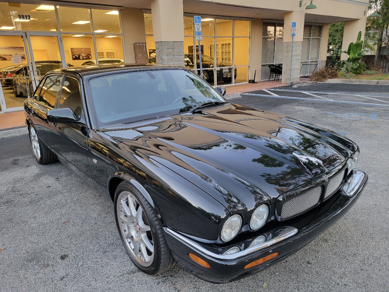 Jaguar XJ 4dr Sdn XJR 2002