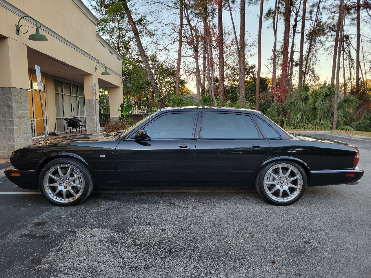 Jaguar XJ 4dr Sdn XJR 2002