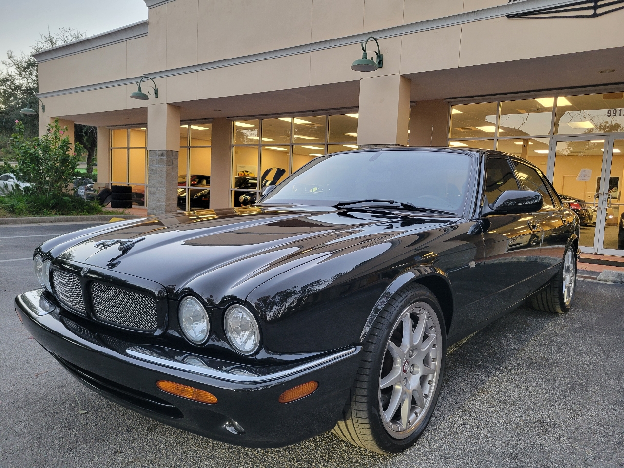 Jaguar XJ 4dr Sdn XJR 2002