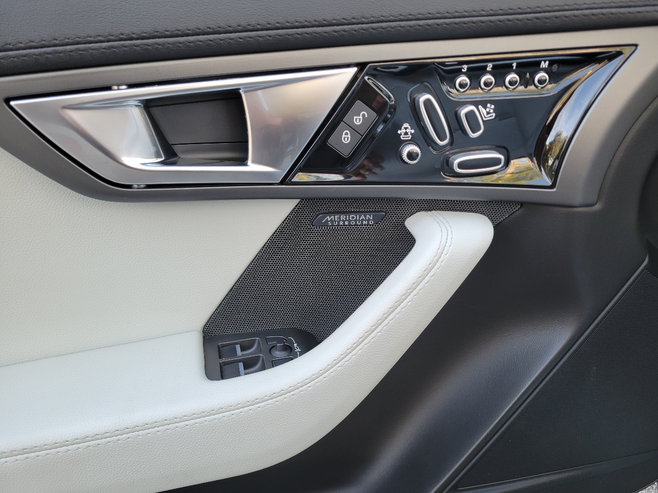 Jaguar F-Type 2dr Conv Auto RWD 2016