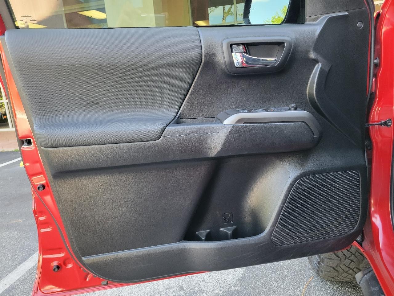 Toyota Tacoma 4WD TRD Off Road Double Cab 5' Bed V6 MT (Natl) 2022