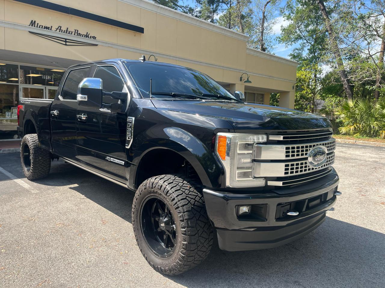 2019 Ford Super Duty F-350 SRW Platinum 4WD Crew Cab 8' Box