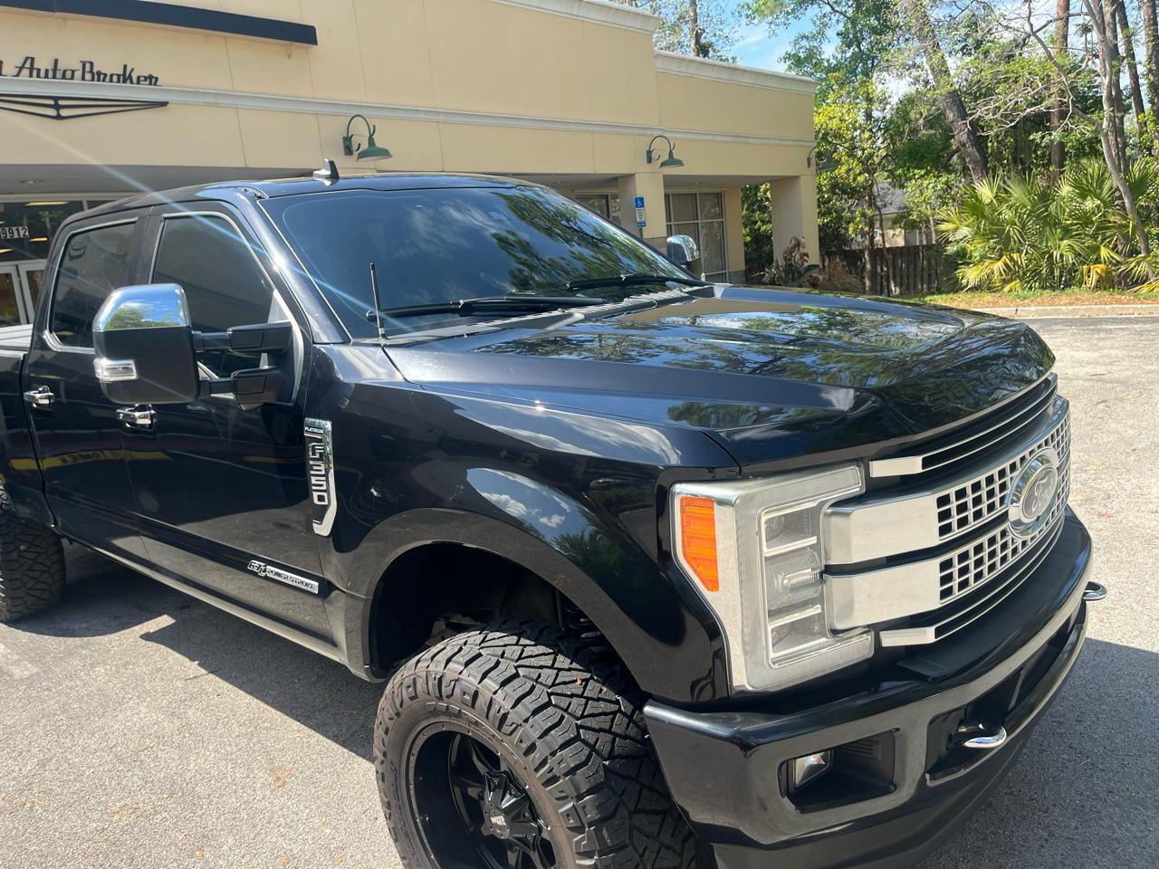 Ford Super Duty F-350 SRW Platinum 4WD Crew Cab 8' Box 2019