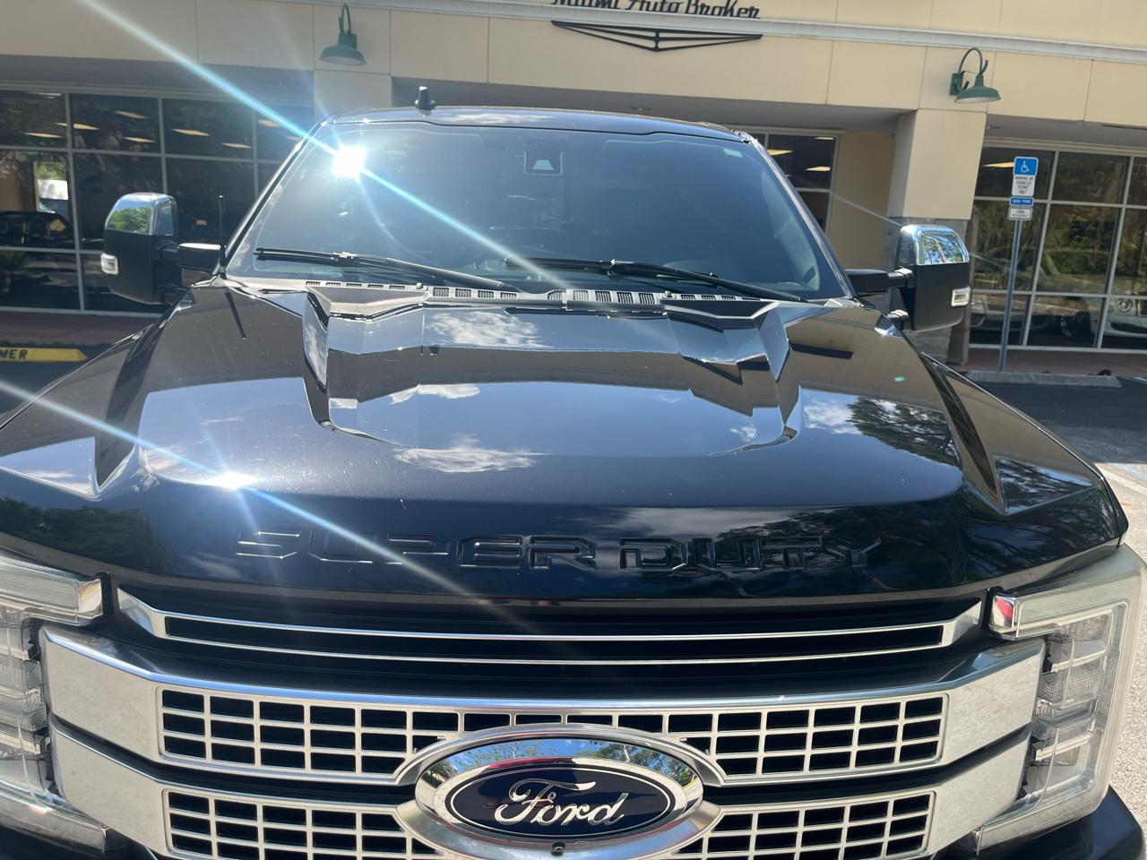 Ford Super Duty F-350 SRW Platinum 4WD Crew Cab 8' Box 2019