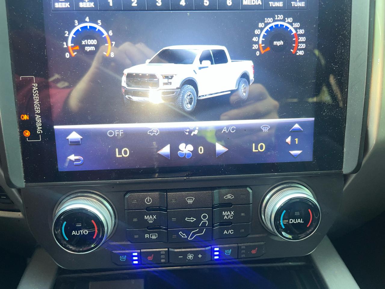 Ford Super Duty F-350 SRW Platinum 4WD Crew Cab 8' Box 2019