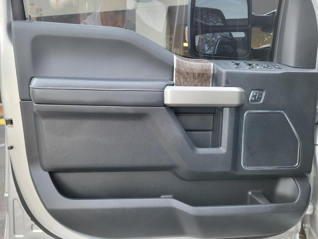 Ford Super Duty F-250 SRW King Ranch 4WD Crew Cab 8' Box 2017