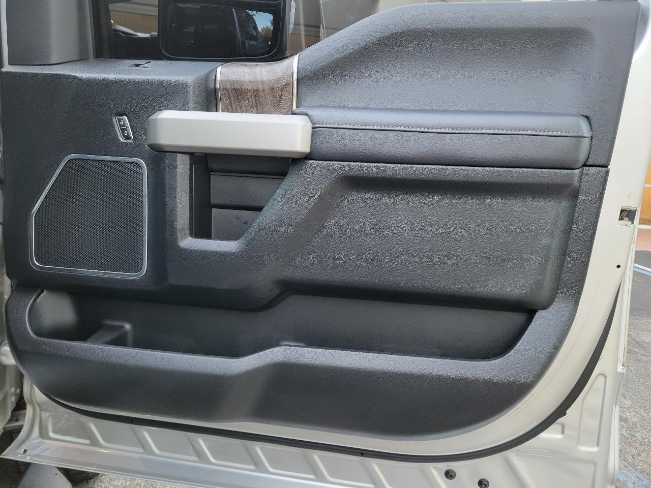 Ford Super Duty F-250 SRW King Ranch 4WD Crew Cab 8' Box 2017