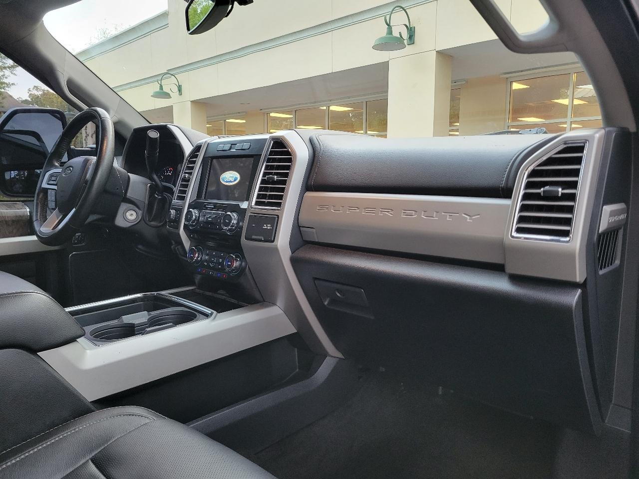 Ford Super Duty F-250 SRW King Ranch 4WD Crew Cab 8' Box 2017