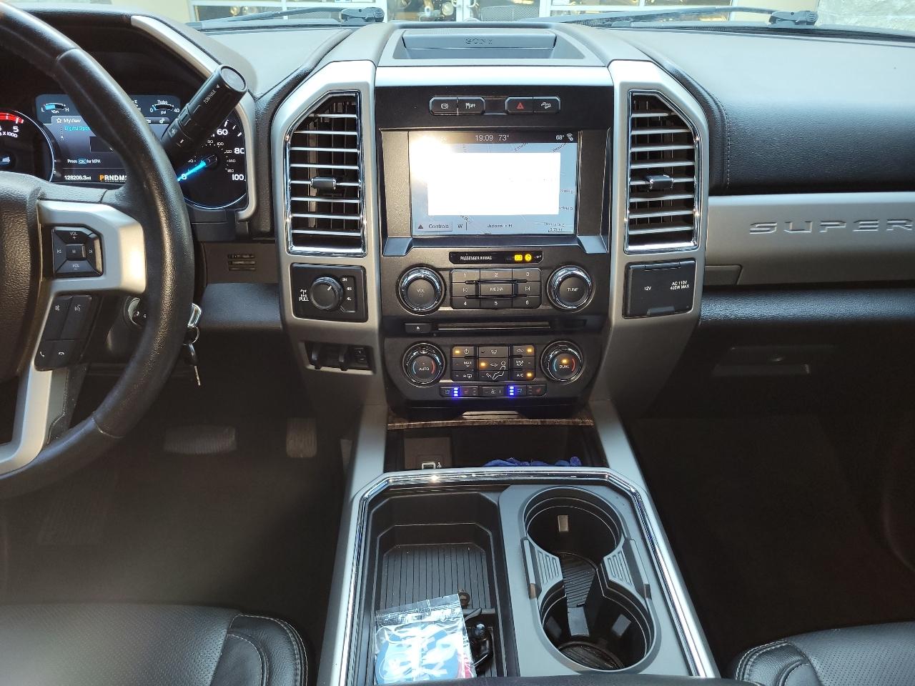 Ford Super Duty F-250 SRW King Ranch 4WD Crew Cab 8' Box 2017