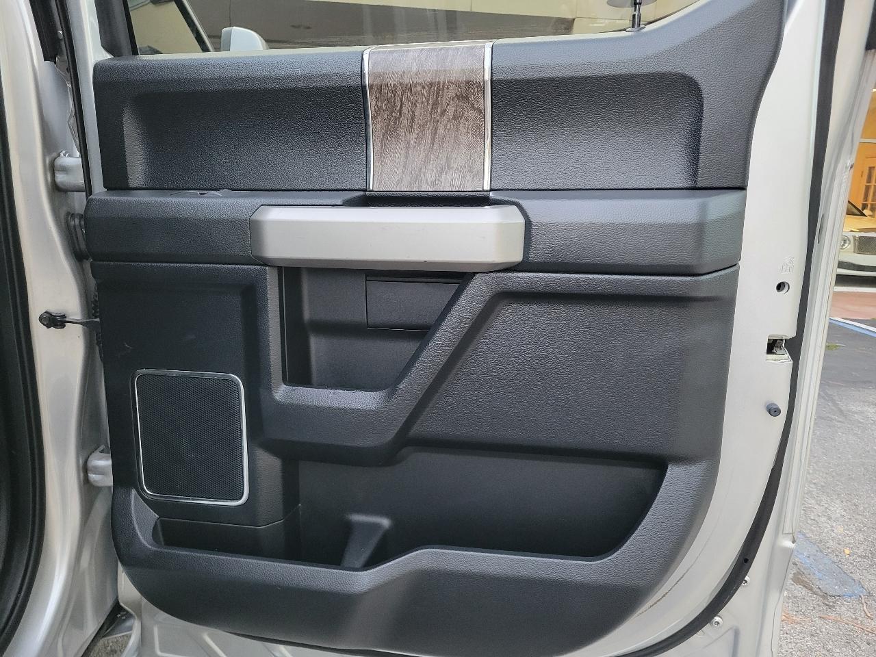 Ford Super Duty F-250 SRW King Ranch 4WD Crew Cab 8' Box 2017