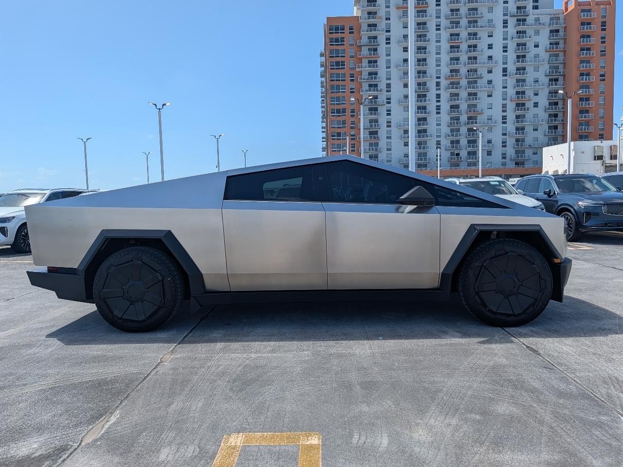 Tesla Cybertruck AWD 2024