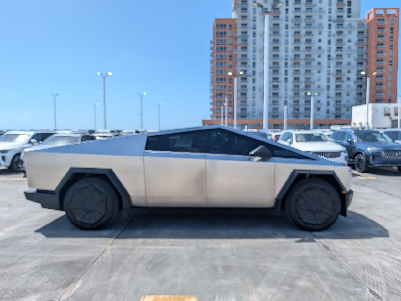 Tesla Cybertruck AWD 2024