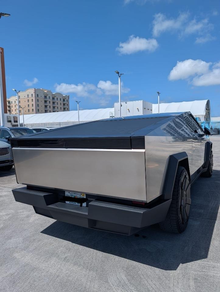 Tesla Cybertruck AWD 2024