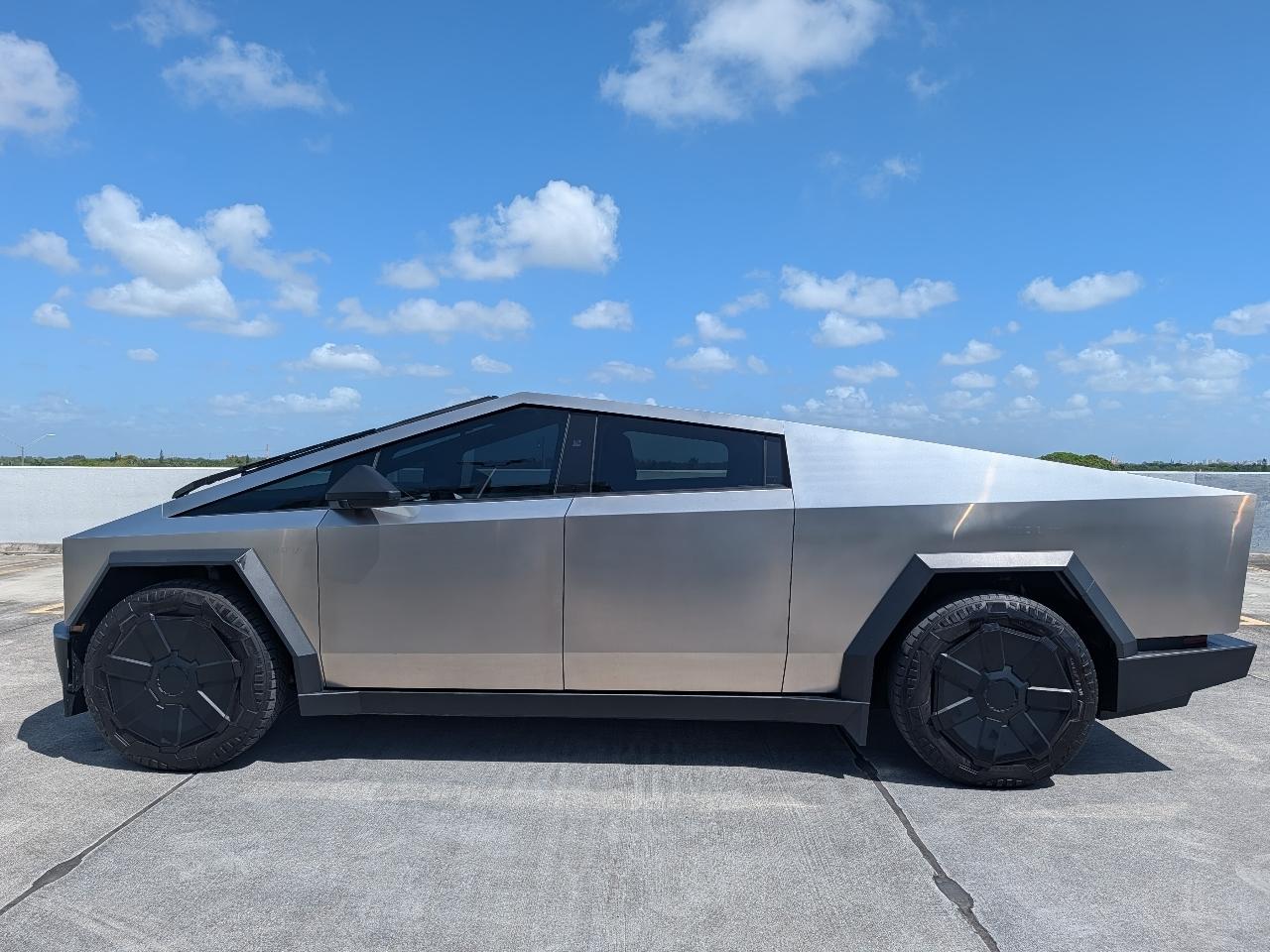Tesla Cybertruck AWD 2024