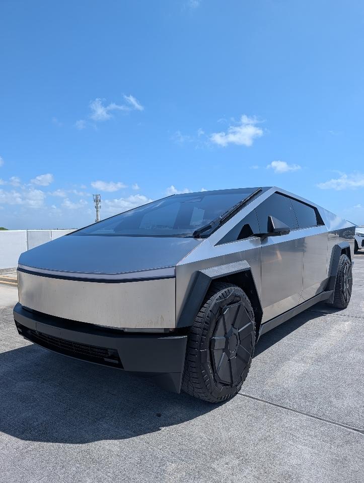 Tesla Cybertruck AWD 2024