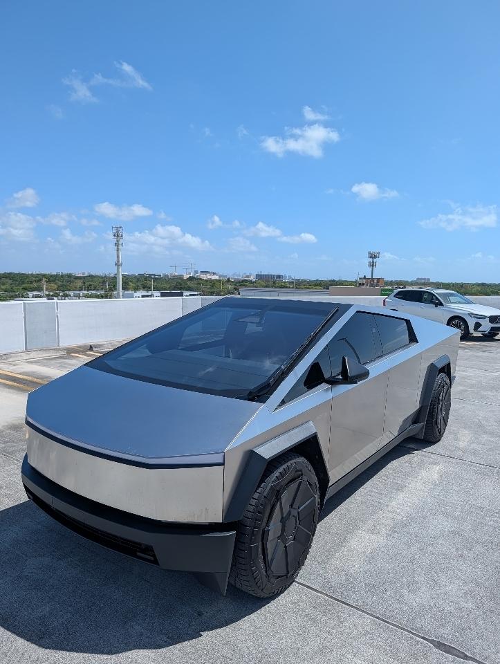 Tesla Cybertruck AWD 2024