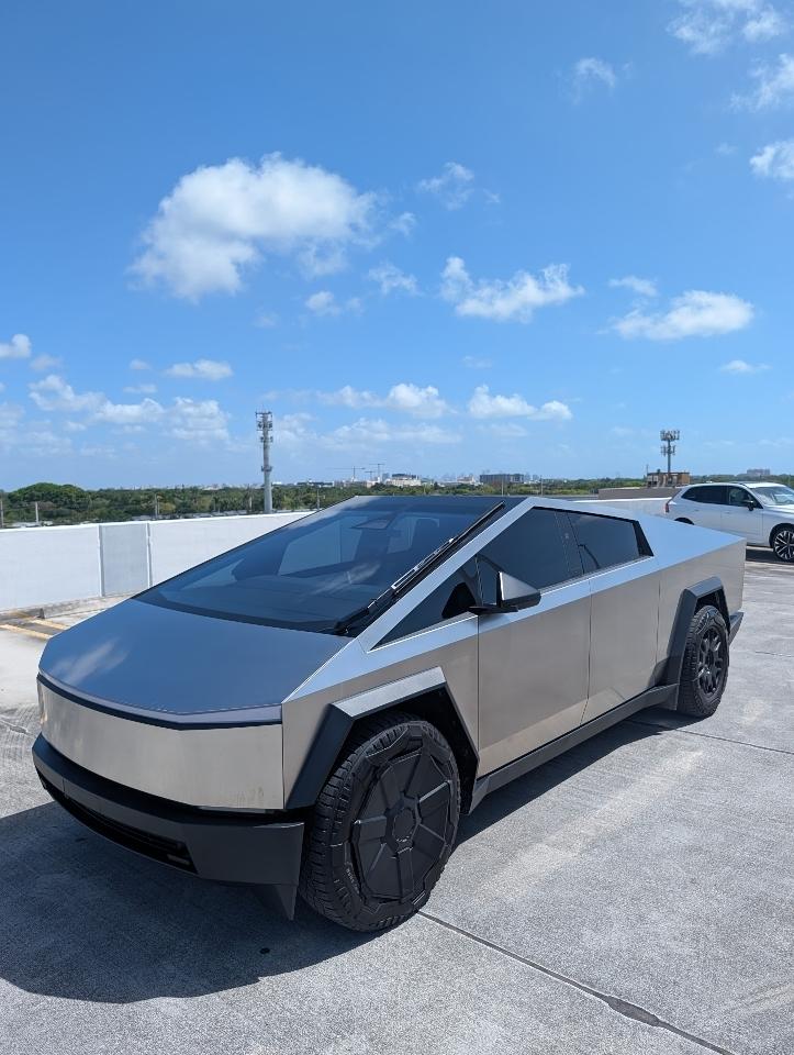 Tesla Cybertruck AWD 2024