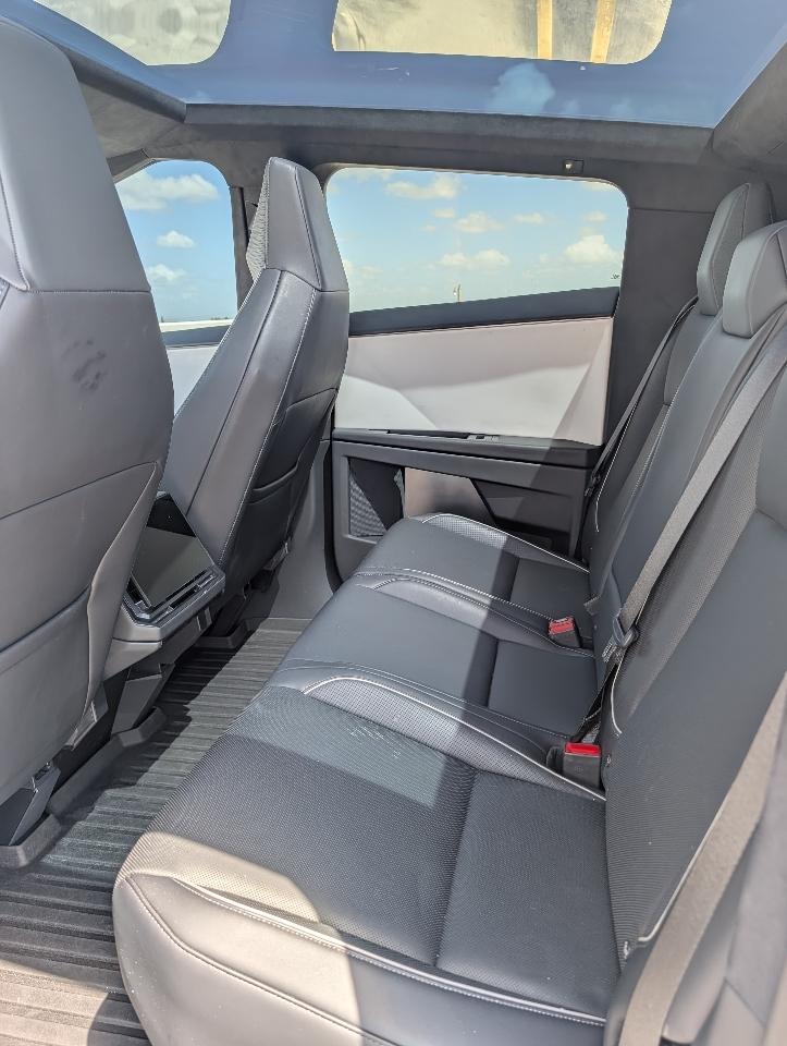 Tesla Cybertruck AWD 2024