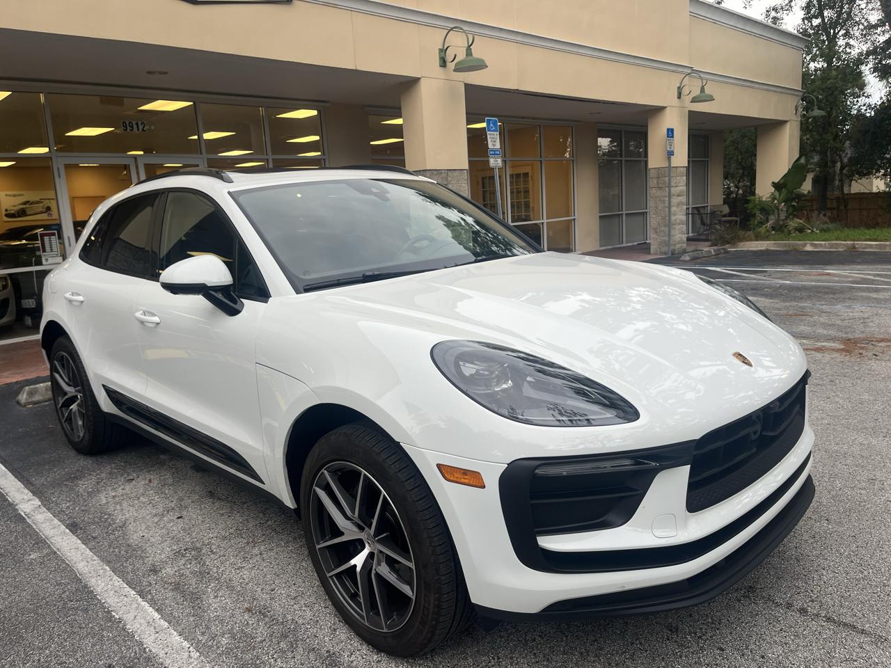 2025 Porsche Macan AWD