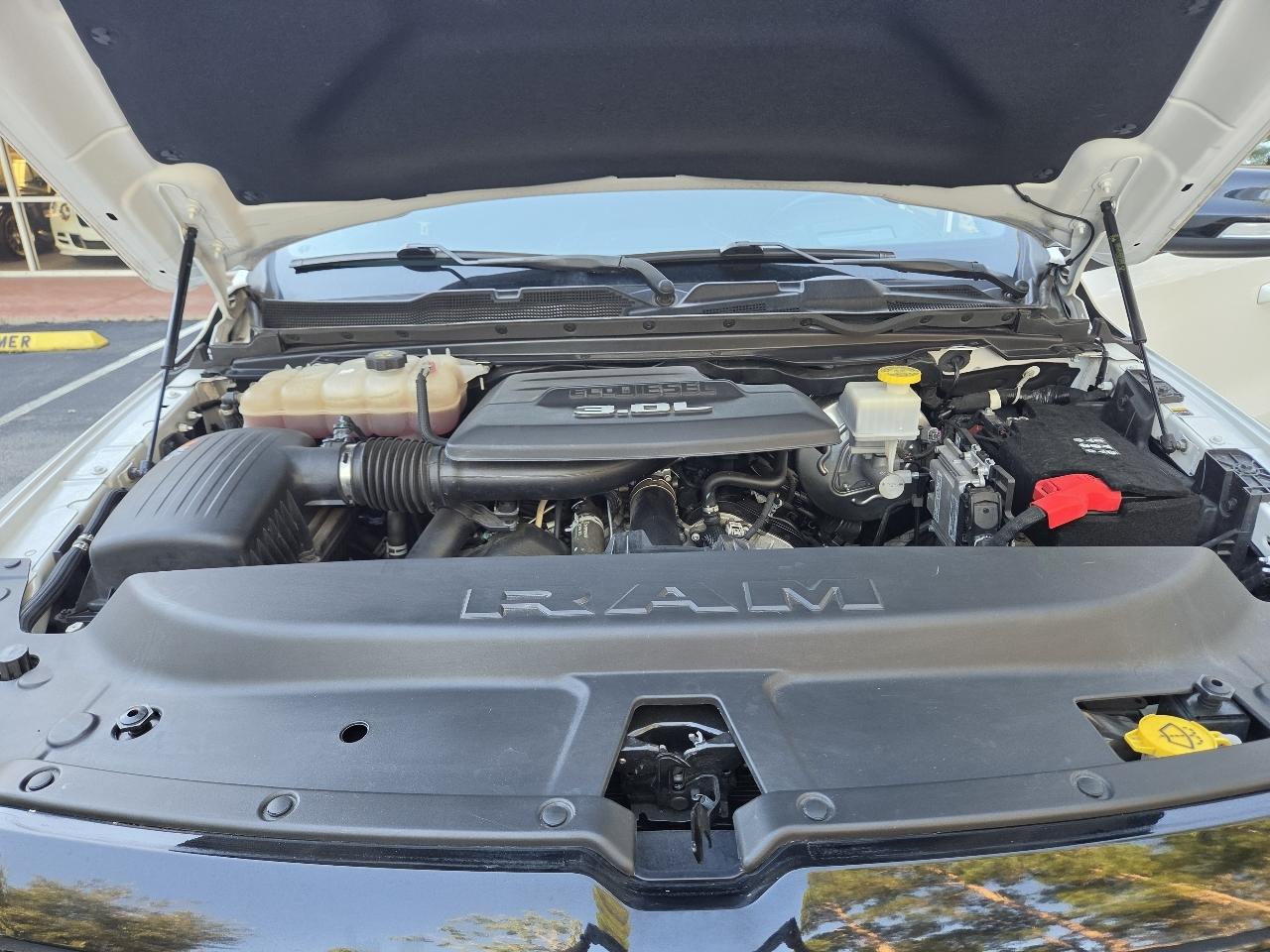 RAM 1500 Limited 4x4 Crew Cab 5'7" Box 2022