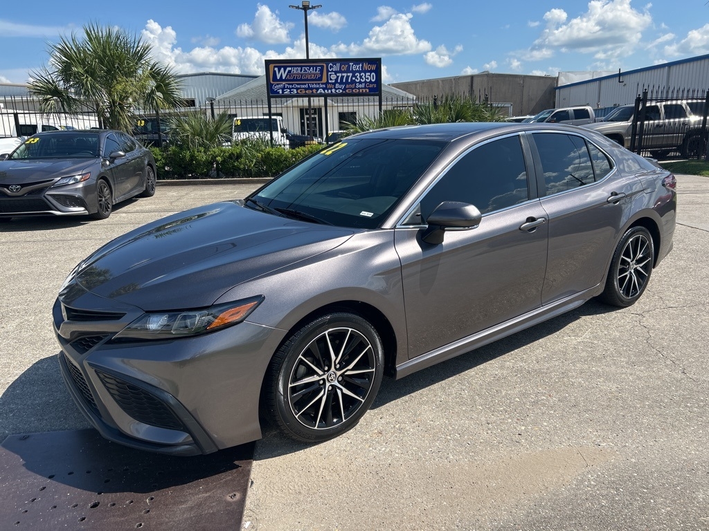 2022 Toyota Camry SE photo 2