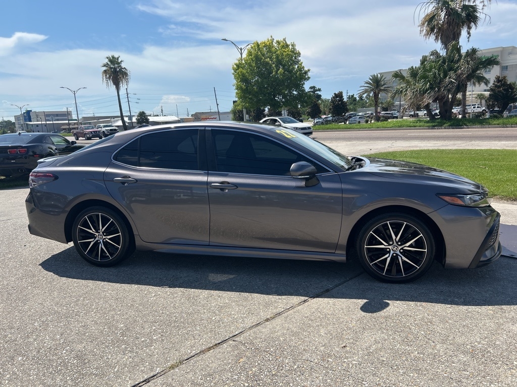 2022 Toyota Camry SE photo 4