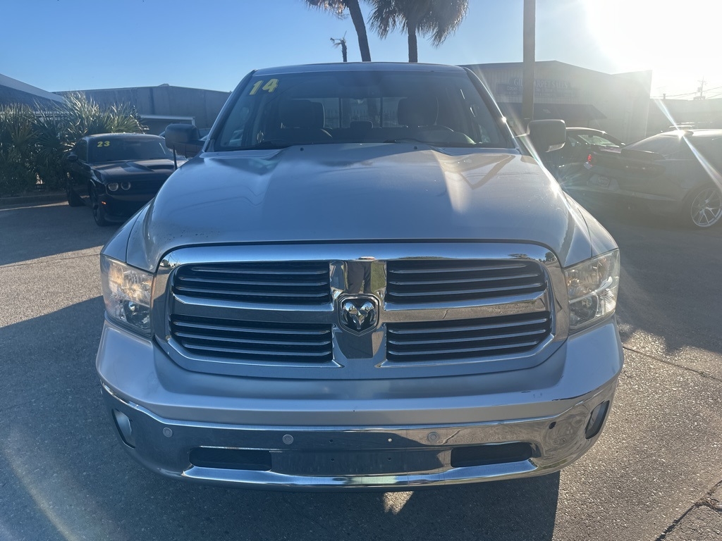 2014 Ram 1500 SLT photo 3