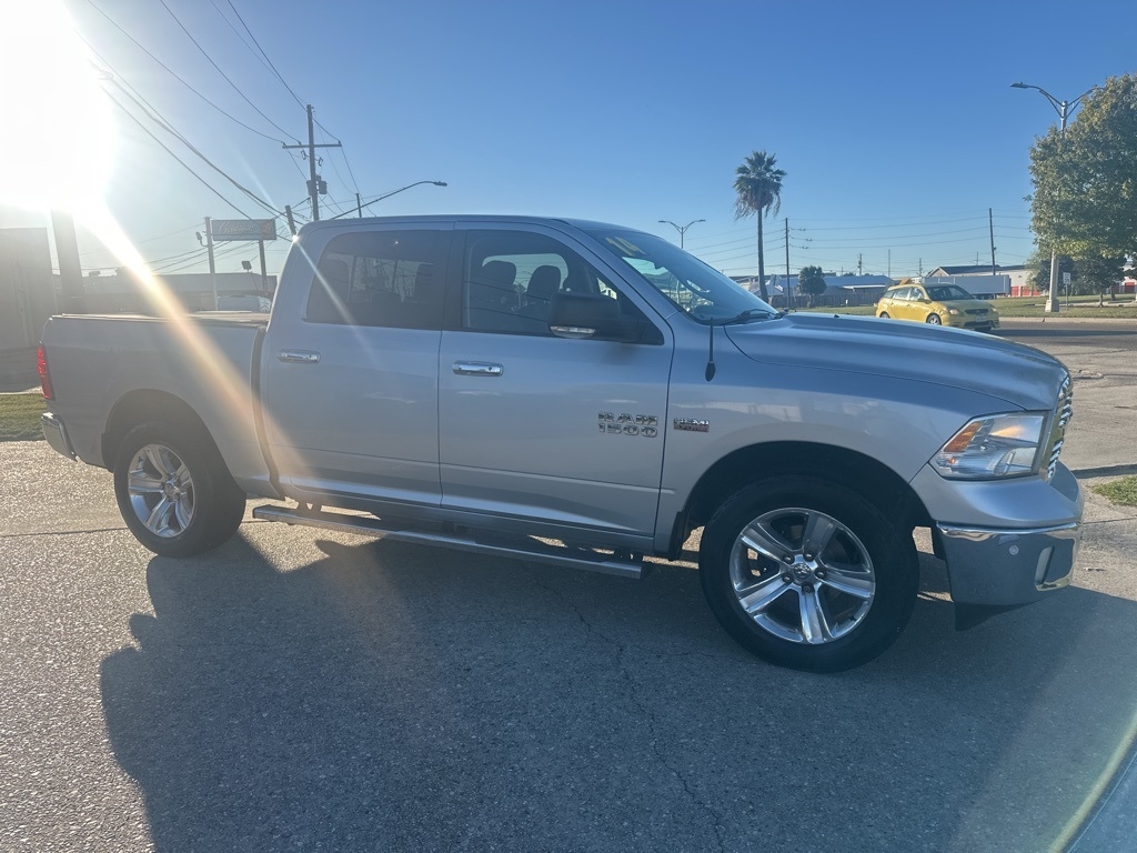 2014 Ram 1500 SLT photo 4