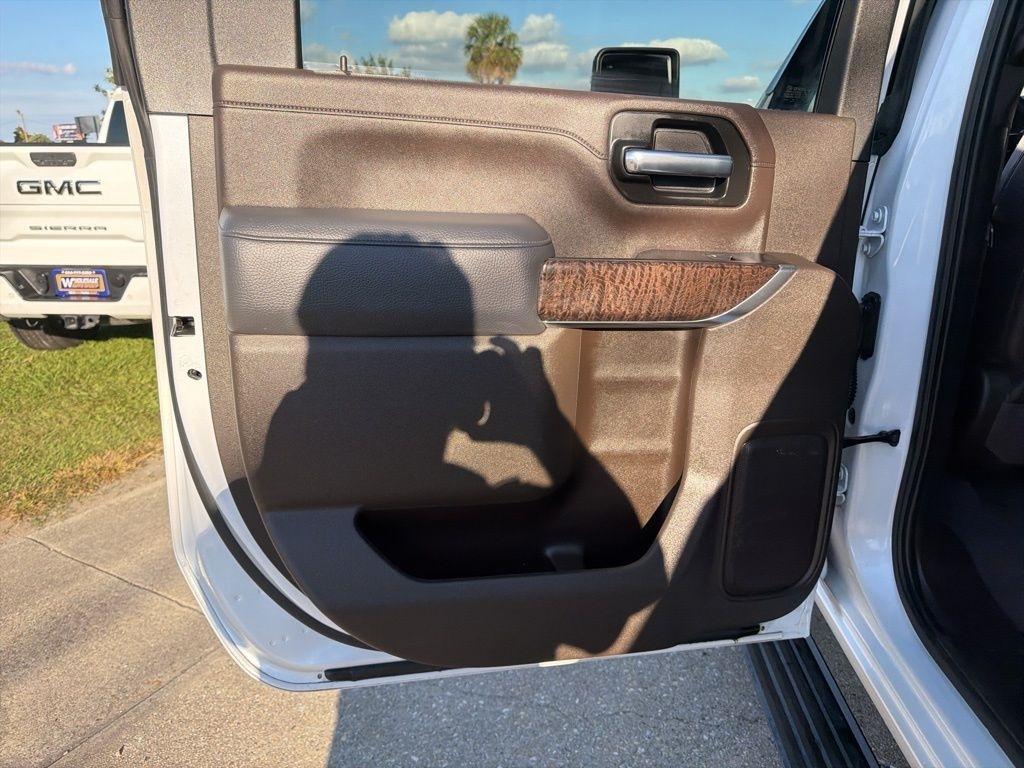 GMC Sierra 2500HD Denali Crew Cab 4WD SB 2023